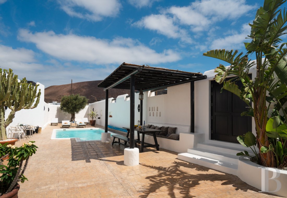 An old finca renovated in a contemporary style on the island of Lanzarote, in the Canary Islands - photo  n°2